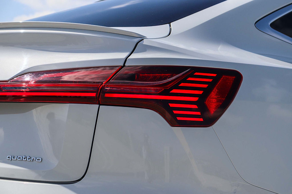 Thumbnail: 2023 Audi e-tron - 22