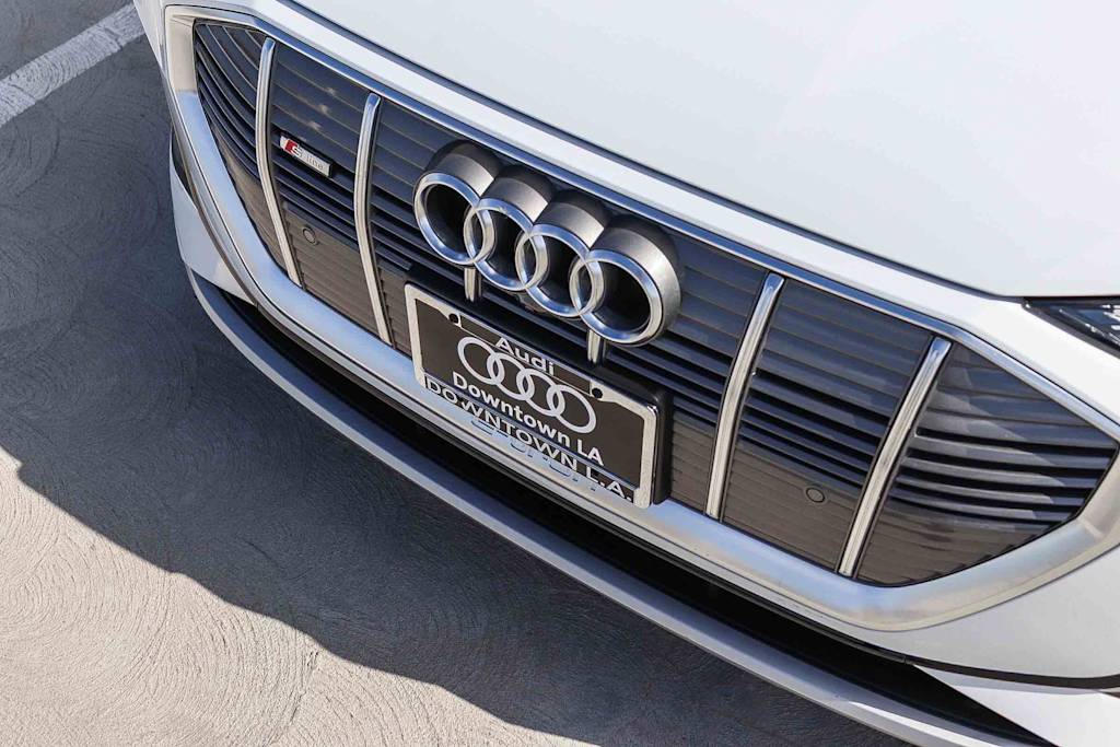 Thumbnail: 2023 Audi e-tron - 6