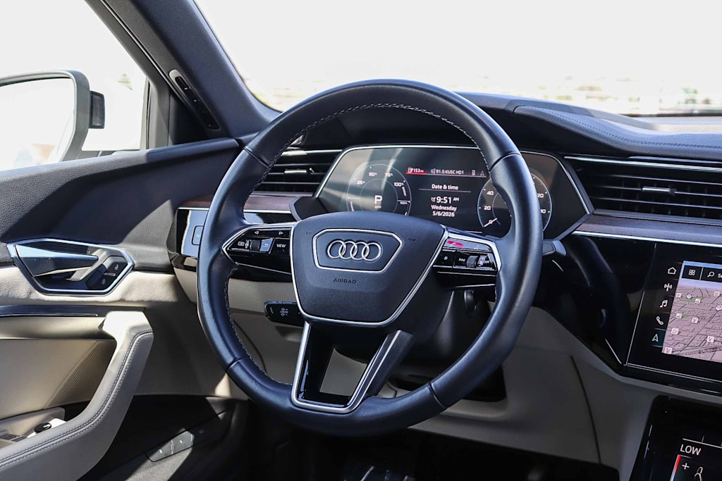 Thumbnail: 2023 Audi e-tron - 9