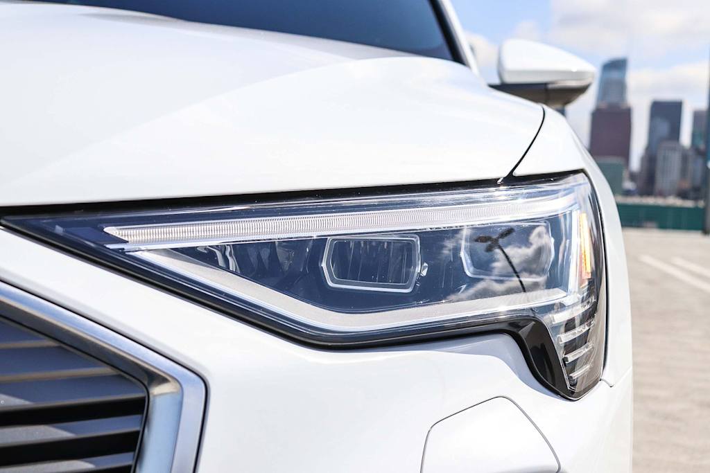 Thumbnail: 2023 Audi e-tron - 20