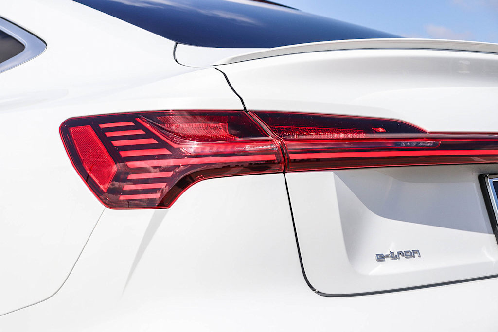 Thumbnail: 2023 Audi e-tron - 24