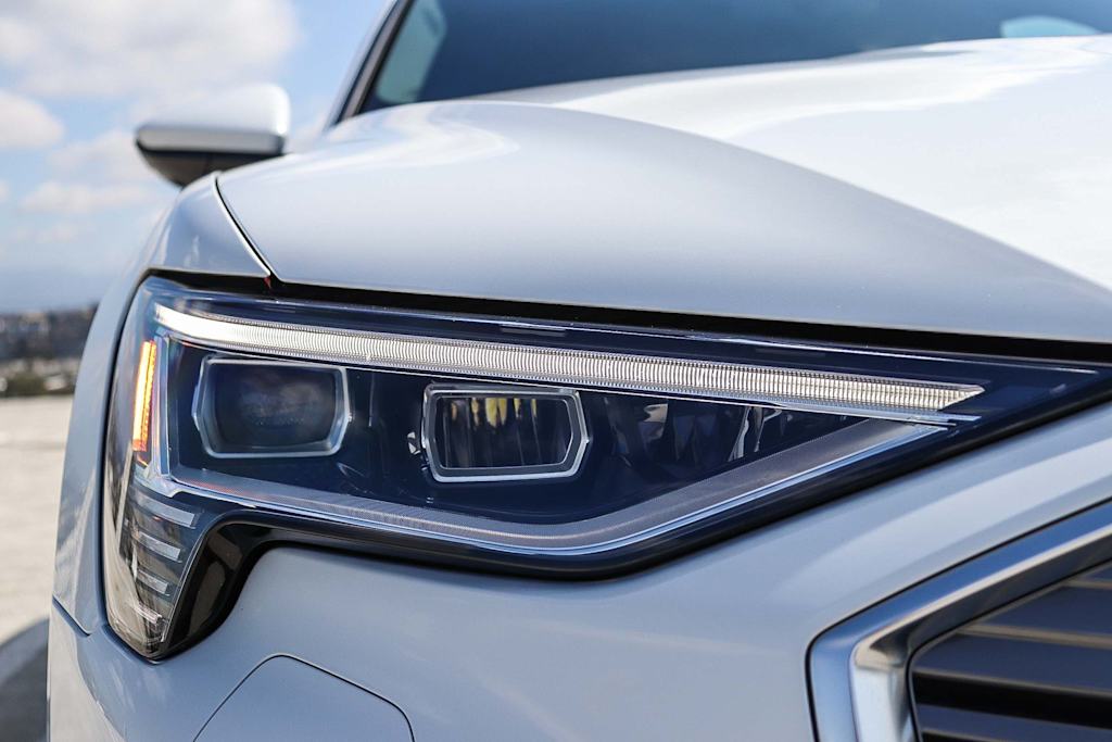 Thumbnail: 2023 Audi e-tron - 21