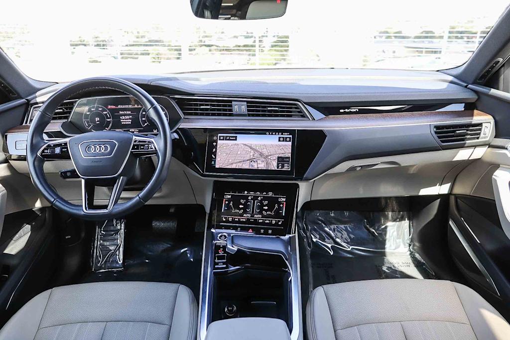 Thumbnail: 2023 Audi e-tron - 2