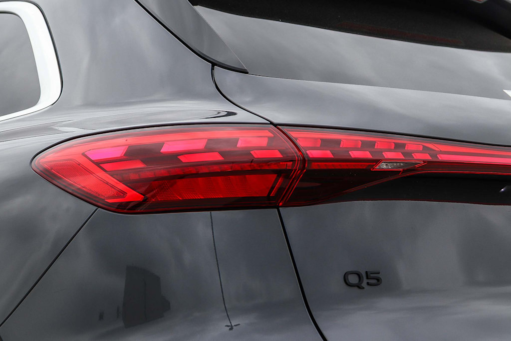 Thumbnail: 2025 Audi Q5 - 23