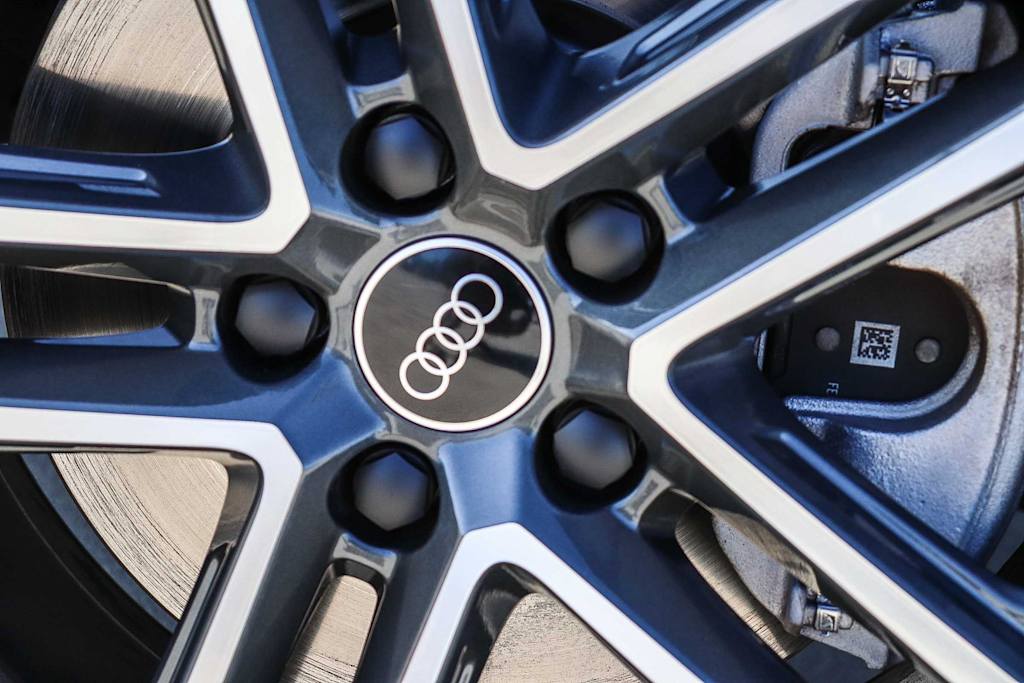 Thumbnail: 2025 Audi Q5 - 12