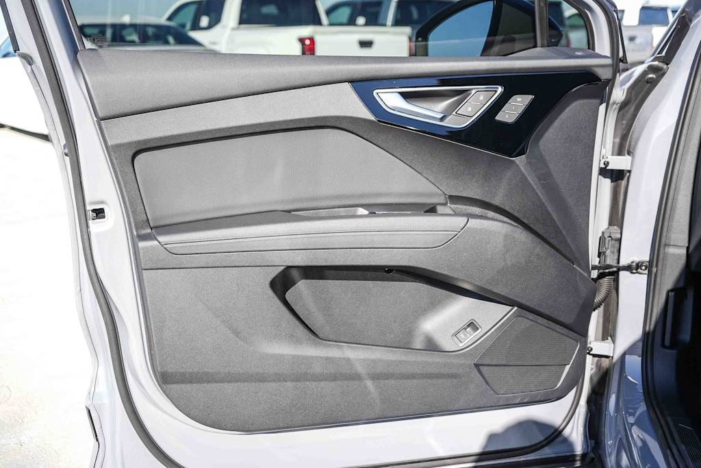 Thumbnail: 2023 Audi Q4 e-tron - 31