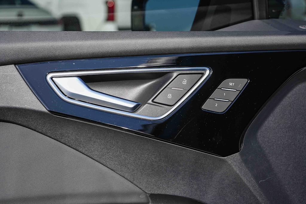 Thumbnail: 2023 Audi Q4 e-tron - 32