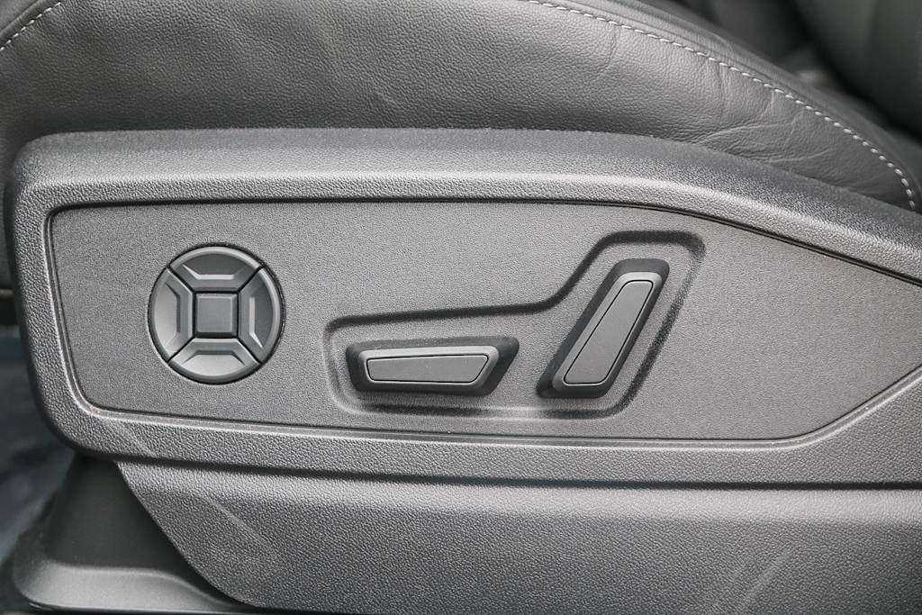 Thumbnail: 2025 Audi Q5 - 26
