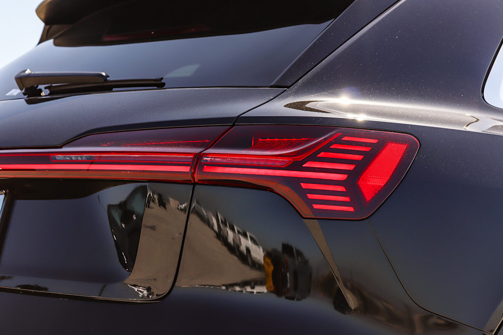 Thumbnail: 2024 Audi Q8 e-tron - 21