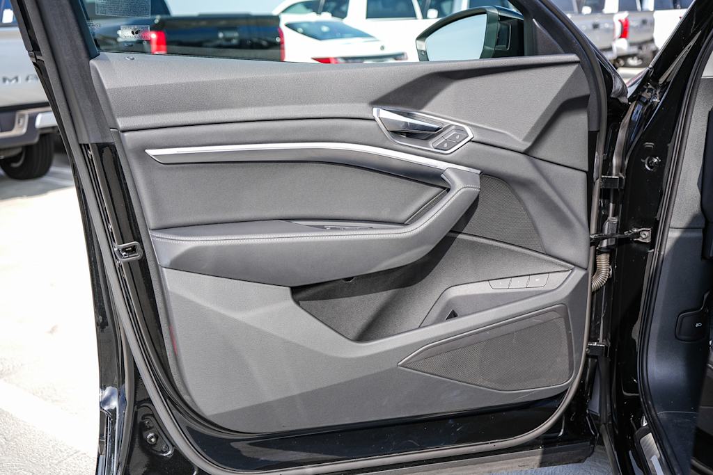 Thumbnail: 2024 Audi Q8 e-tron - 31