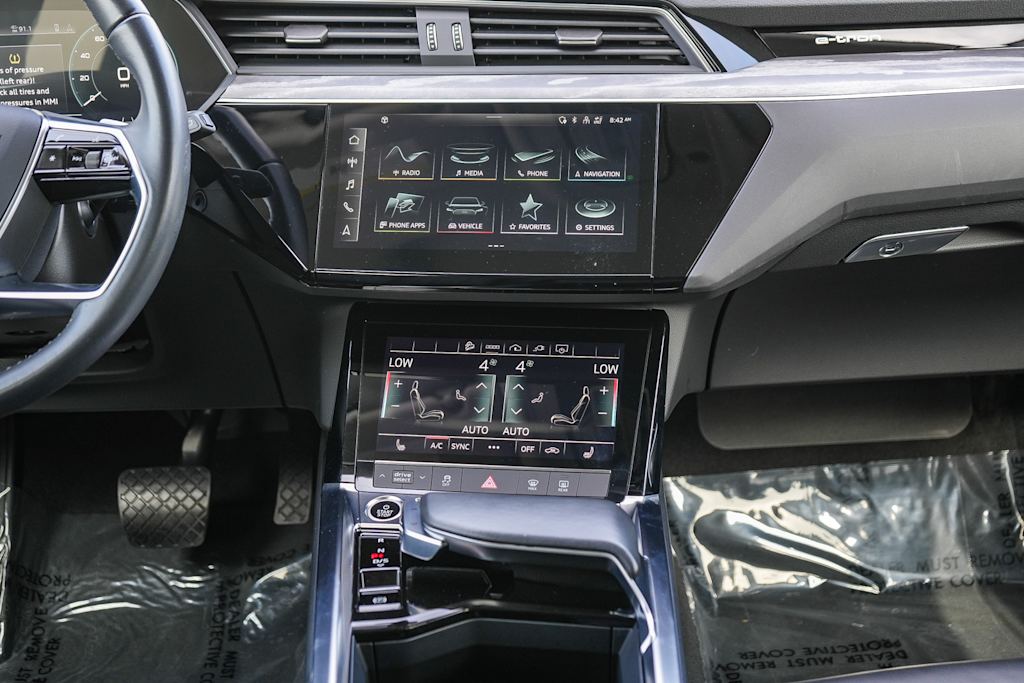 Thumbnail: 2024 Audi Q8 e-tron - 8