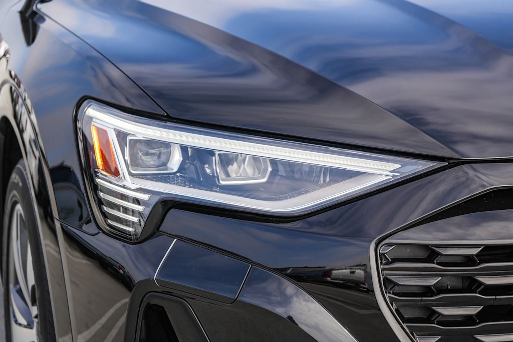 Thumbnail: 2024 Audi Q8 e-tron - 18