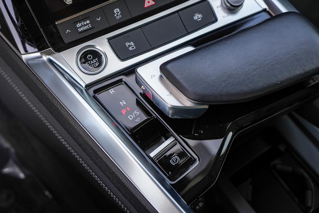 Thumbnail: 2024 Audi Q8 e-tron - 14