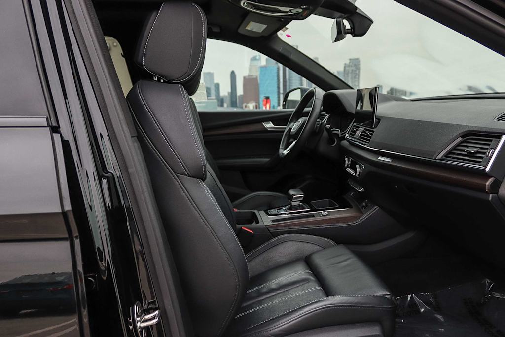 Thumbnail: 2023 Audi Q5 - 10