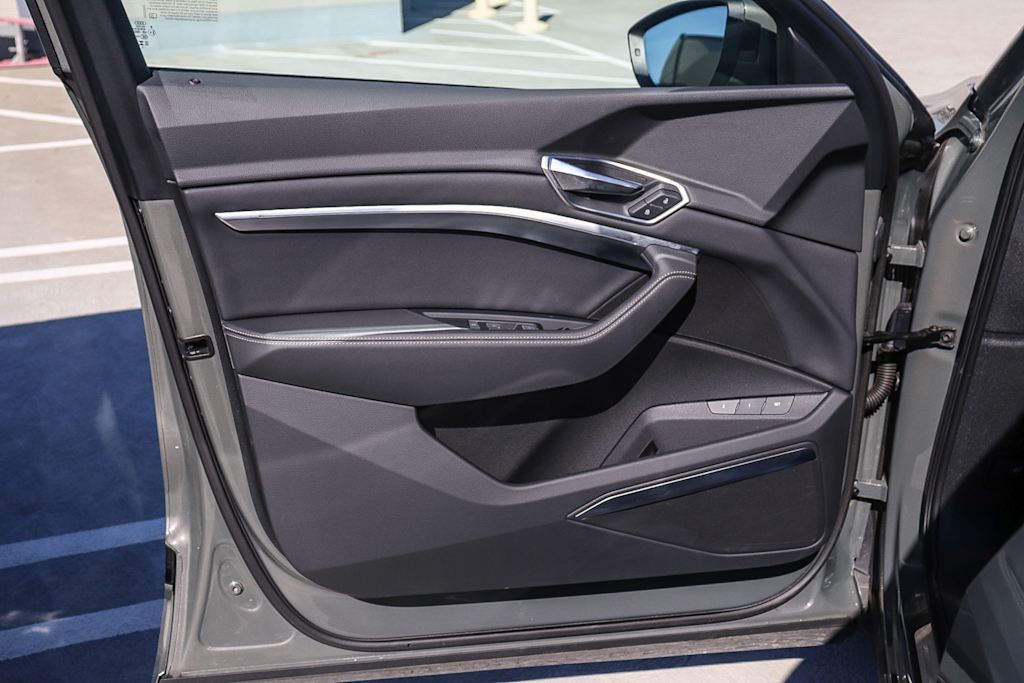 Thumbnail: 2024 Audi Q8 e-tron - 32