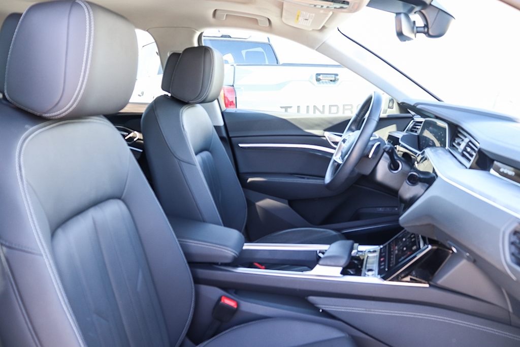 Thumbnail: 2024 Audi Q8 e-tron - 10