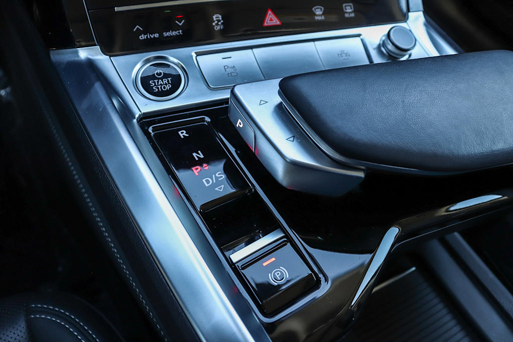 Thumbnail: 2024 Audi Q8 e-tron - 14