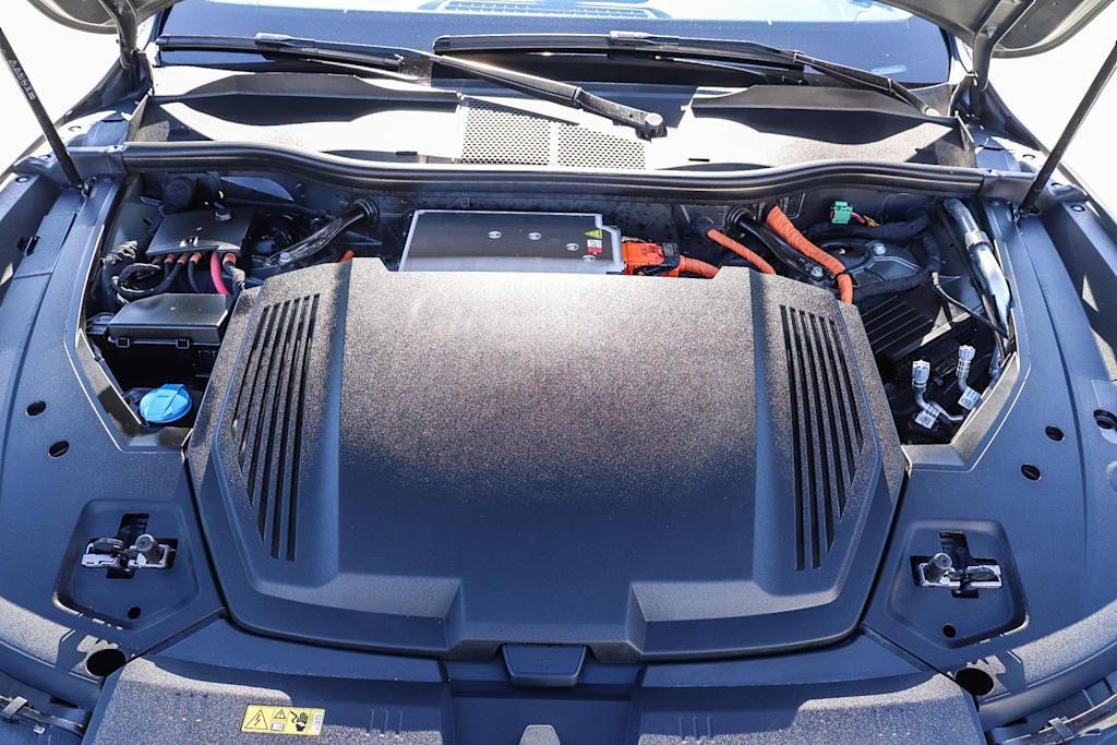 Thumbnail: 2024 Audi Q8 e-tron - 8