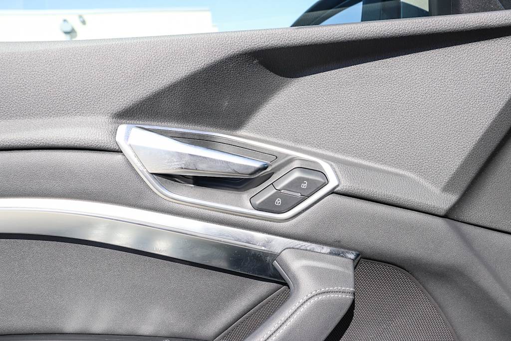 Thumbnail: 2024 Audi Q8 e-tron - 34