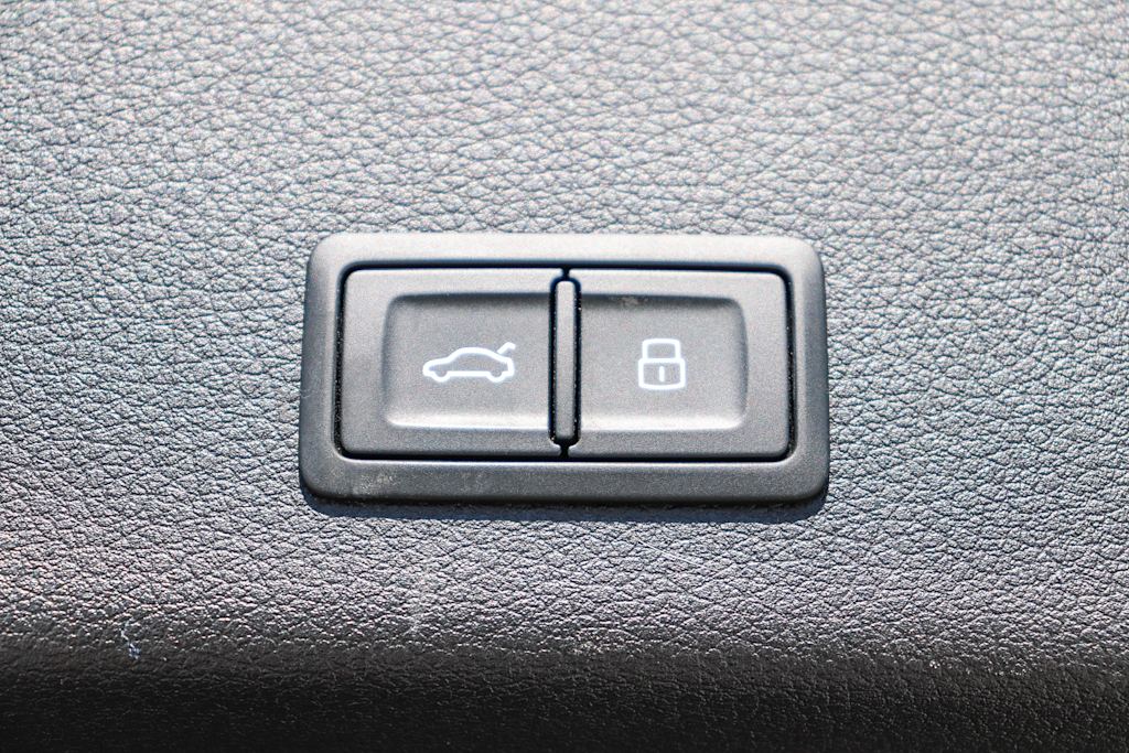 Thumbnail: 2024 Audi Q8 e-tron - 43