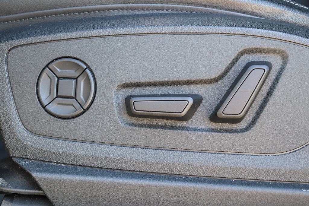 Thumbnail: 2024 Audi Q8 e-tron - 31