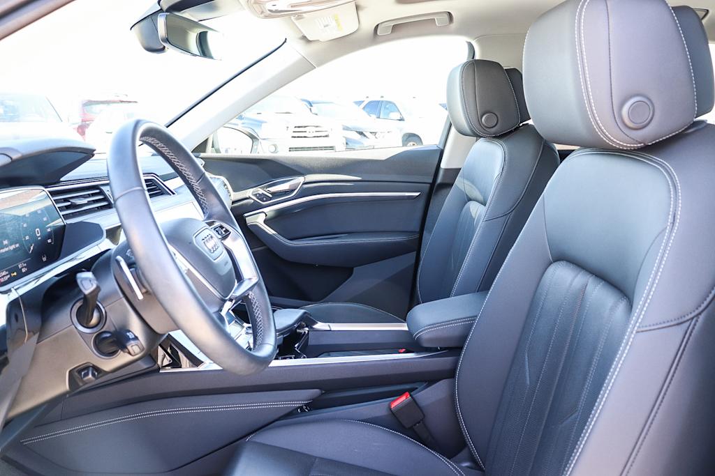 Thumbnail: 2024 Audi Q8 e-tron - 11