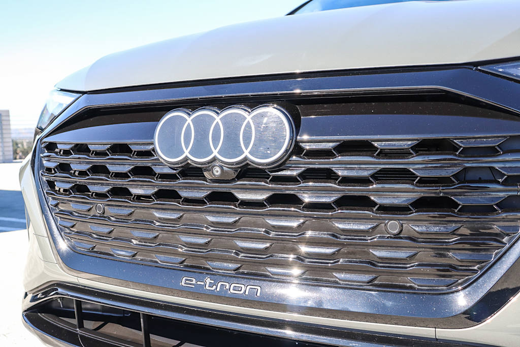 Thumbnail: 2024 Audi Q8 e-tron - 6