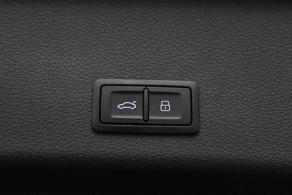 Thumbnail: 2024 Audi Q8 e-tron - 40