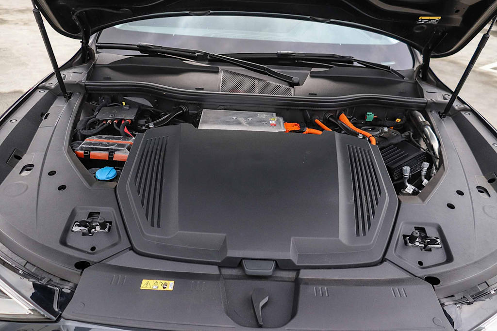 Thumbnail: 2024 Audi Q8 e-tron - 8