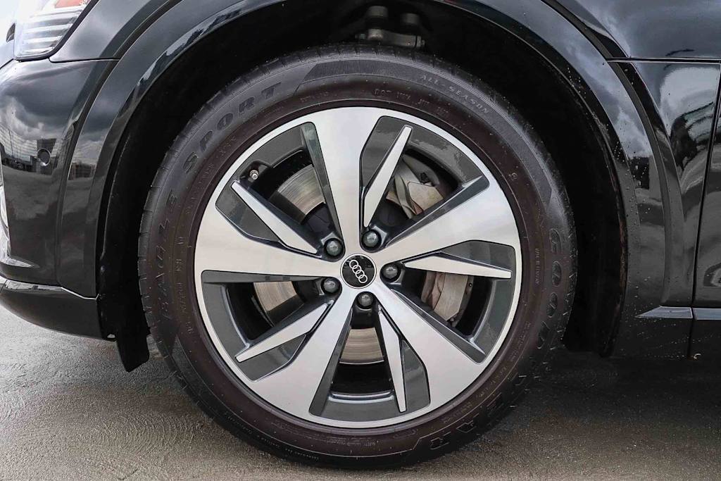 Thumbnail: 2024 Audi Q8 e-tron - 25