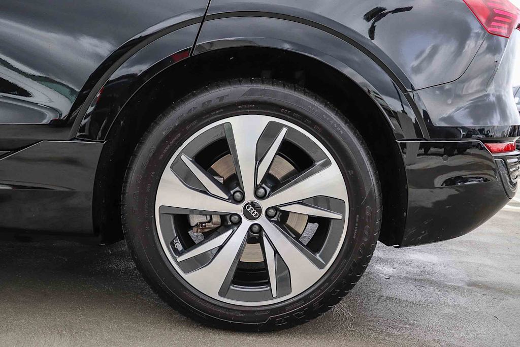 Thumbnail: 2024 Audi Q8 e-tron - 7