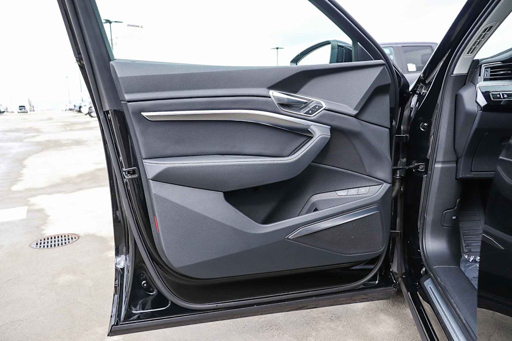 Thumbnail: 2024 Audi Q8 e-tron - 34