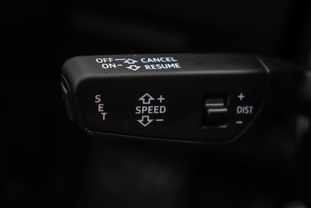 Thumbnail: 2023 Audi e-tron - 34