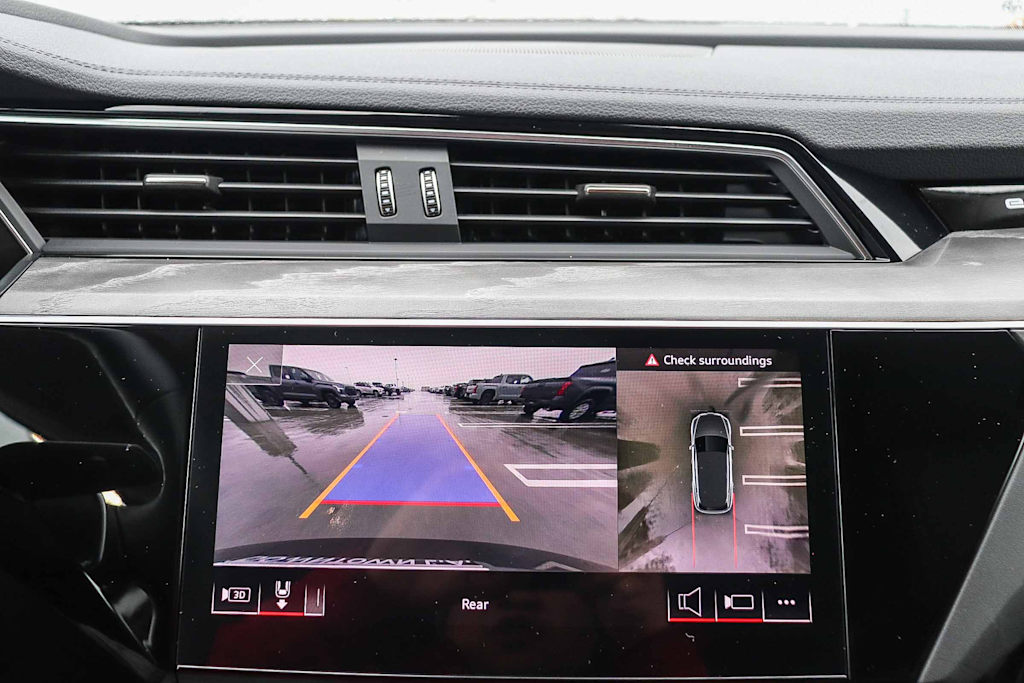 Thumbnail: 2023 Audi e-tron - 36