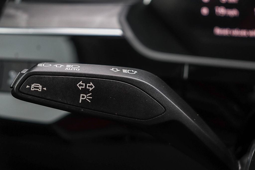 Thumbnail: 2023 Audi e-tron - 33