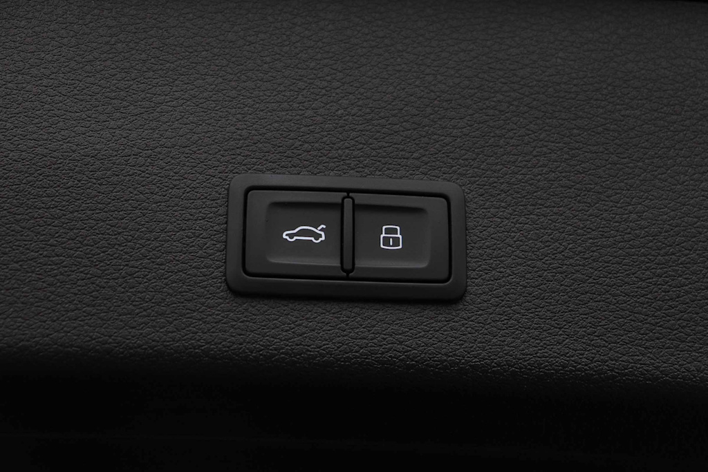 Thumbnail: 2023 Audi e-tron - 38