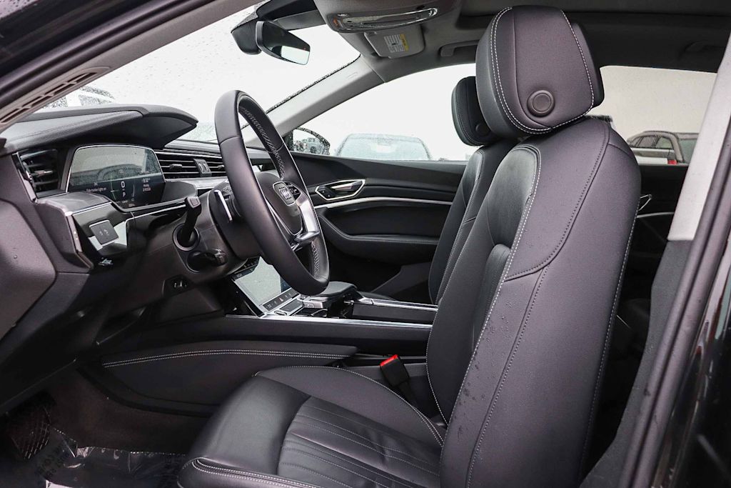 Thumbnail: 2023 Audi e-tron - 10