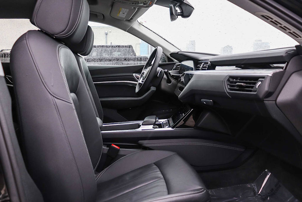 Thumbnail: 2023 Audi e-tron - 13