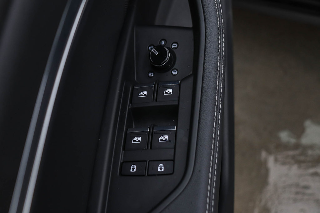 Thumbnail: 2023 Audi e-tron - 30