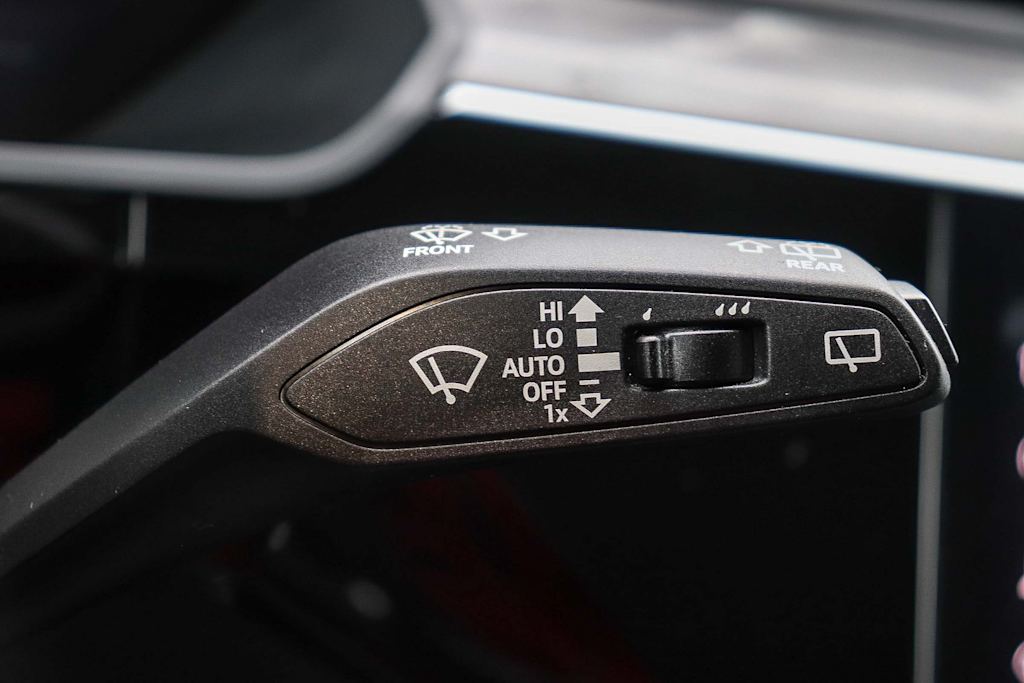 Thumbnail: 2023 Audi e-tron - 35