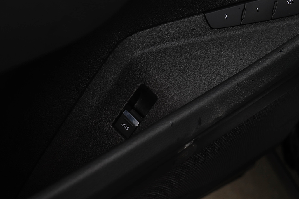 Thumbnail: 2023 Audi e-tron - 31