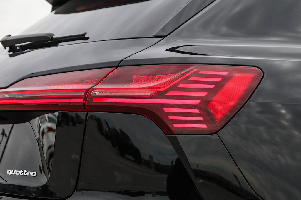 Thumbnail: 2023 Audi e-tron - 22