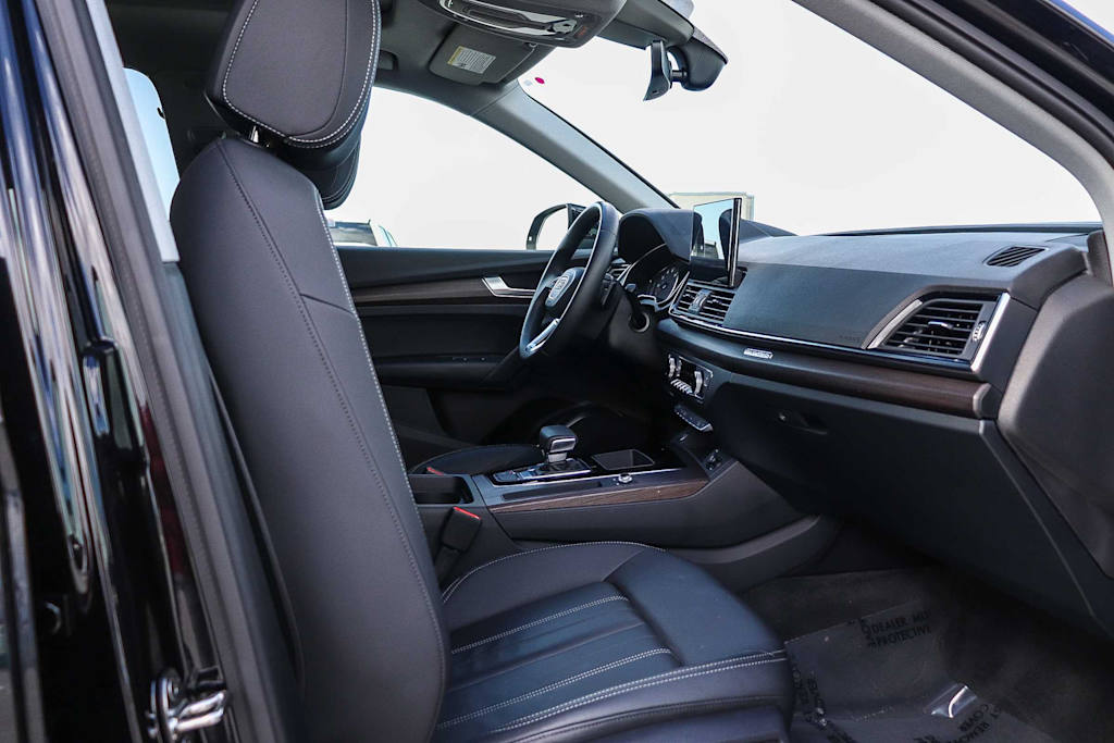 Thumbnail: 2023 Audi Q5 - 10