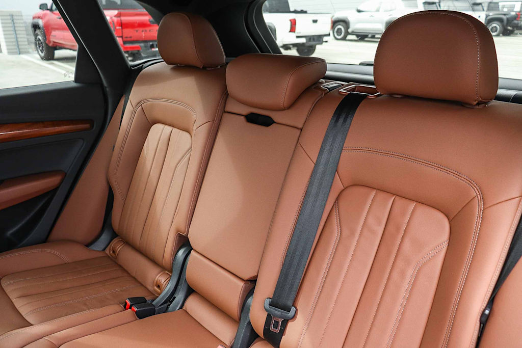 Thumbnail: 2022 Audi Q5 - 11