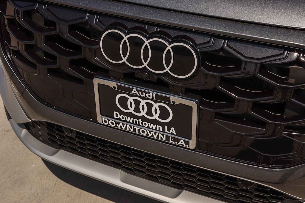 Thumbnail: 2026 Audi Q3 - 6