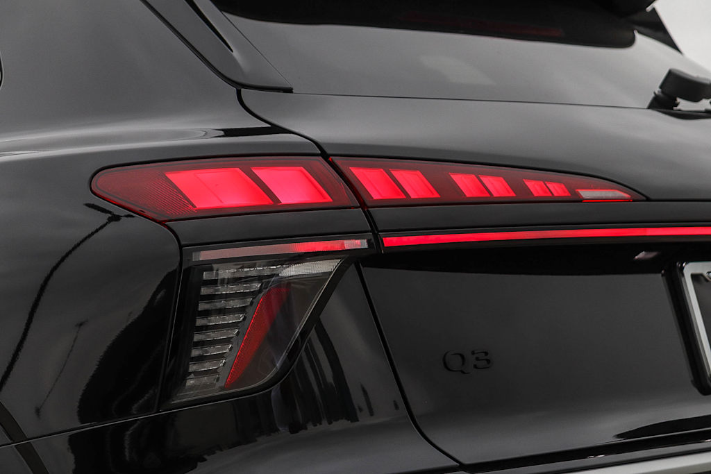 Thumbnail: 2026 Audi Q3 - 22