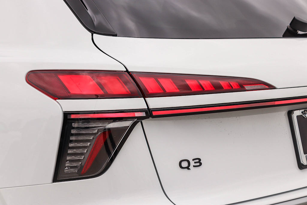 Thumbnail: 2026 Audi Q3 - 21