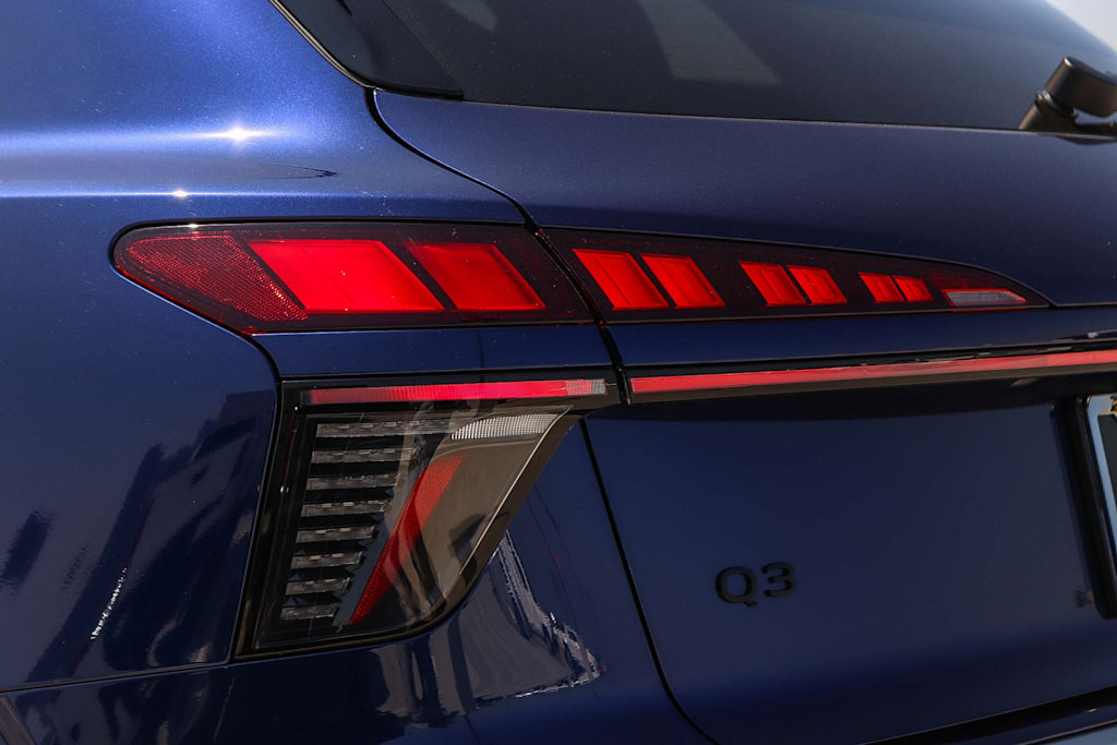 Thumbnail: 2026 Audi Q3 - 21