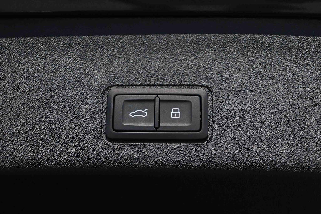 Thumbnail: 2026 Audi Q3 - 36