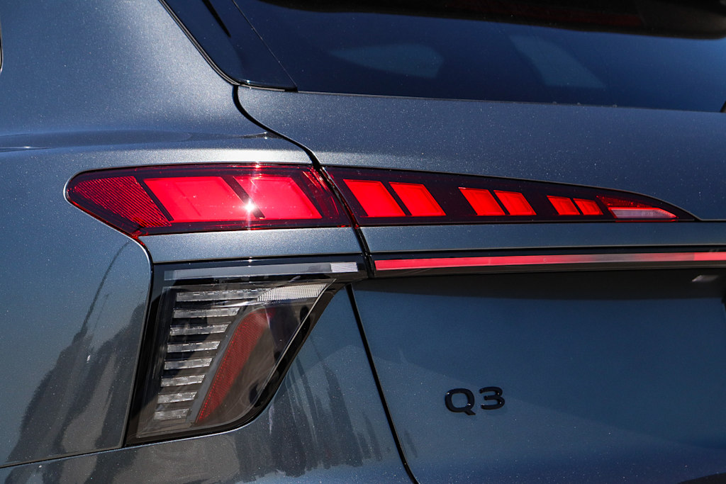 Thumbnail: 2026 Audi Q3 - 21